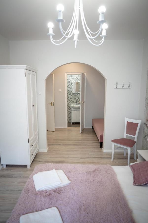 Hotel Gyula Panzio Extérieur photo