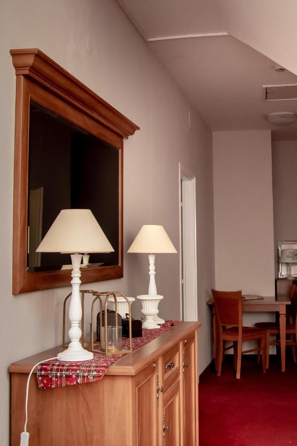 Hotel Gyula Panzio Extérieur photo
