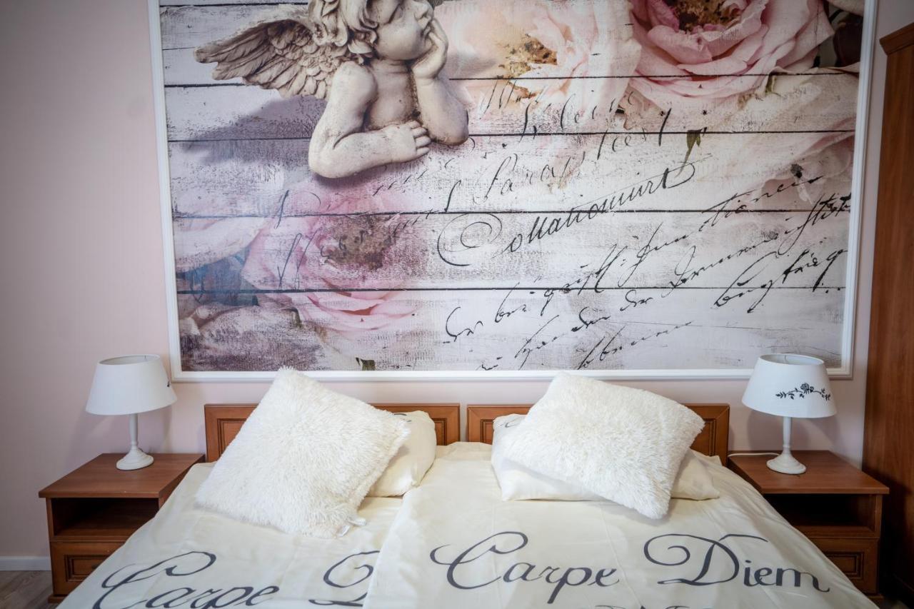 Hotel Gyula Panzio Extérieur photo