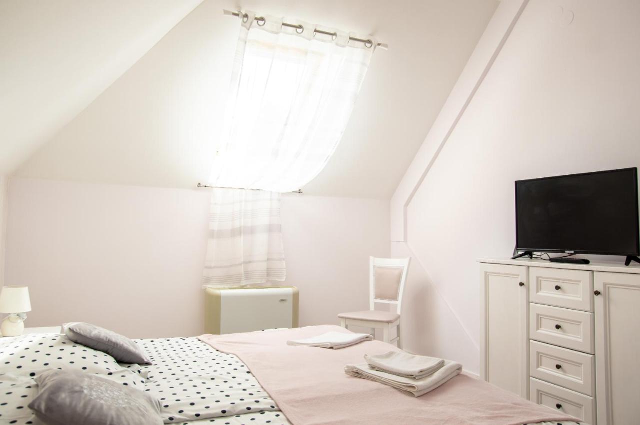 Hotel Gyula Panzio Extérieur photo