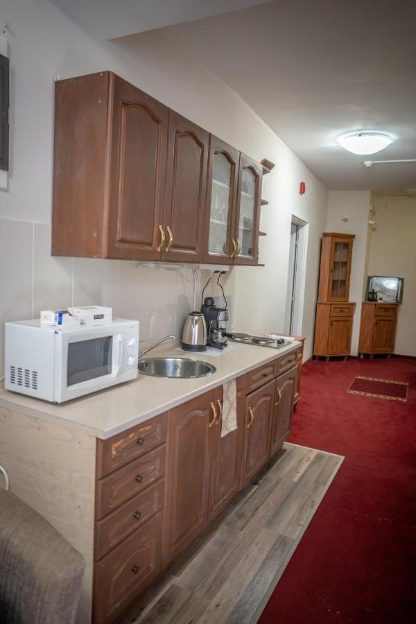 Hotel Gyula Panzio Extérieur photo