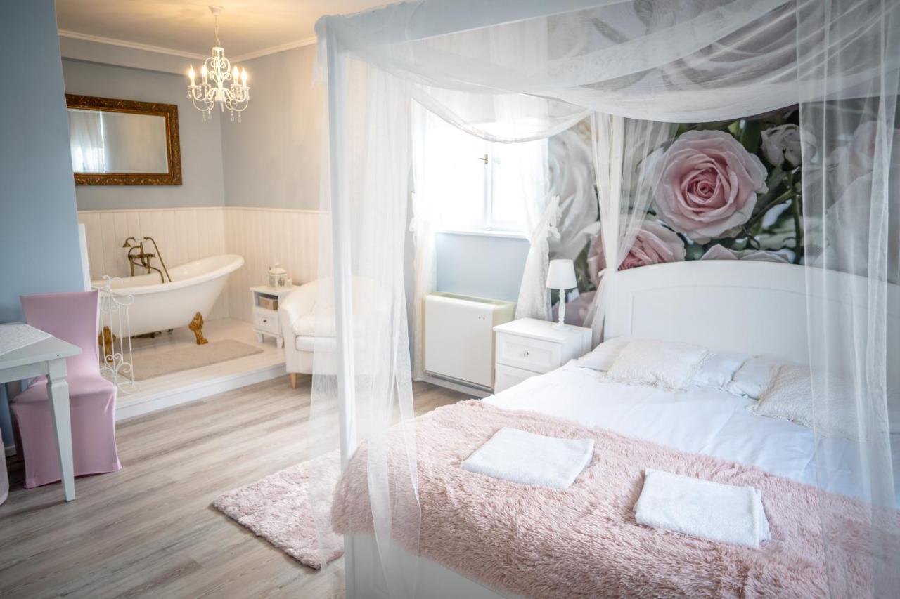 Hotel Gyula Panzio Extérieur photo