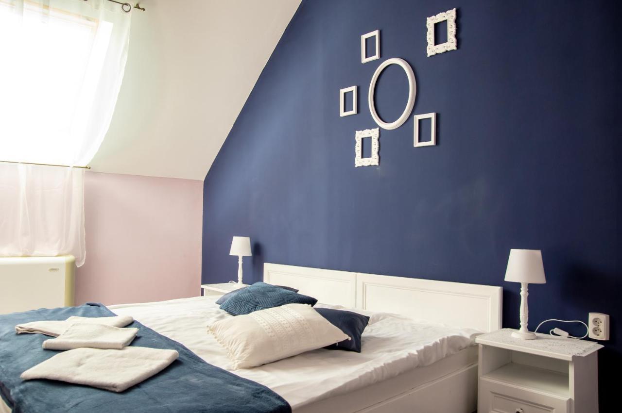 Hotel Gyula Panzio Extérieur photo