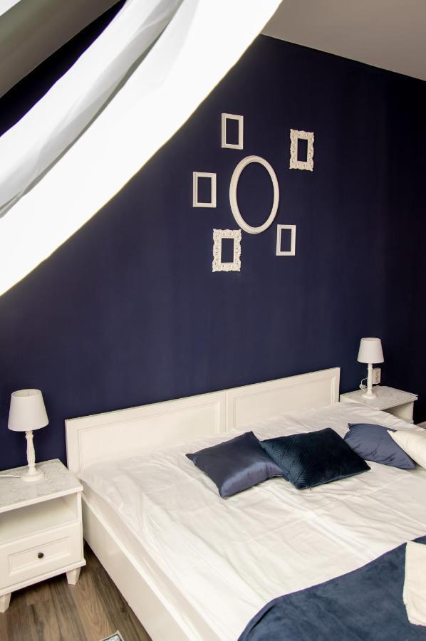 Hotel Gyula Panzio Extérieur photo