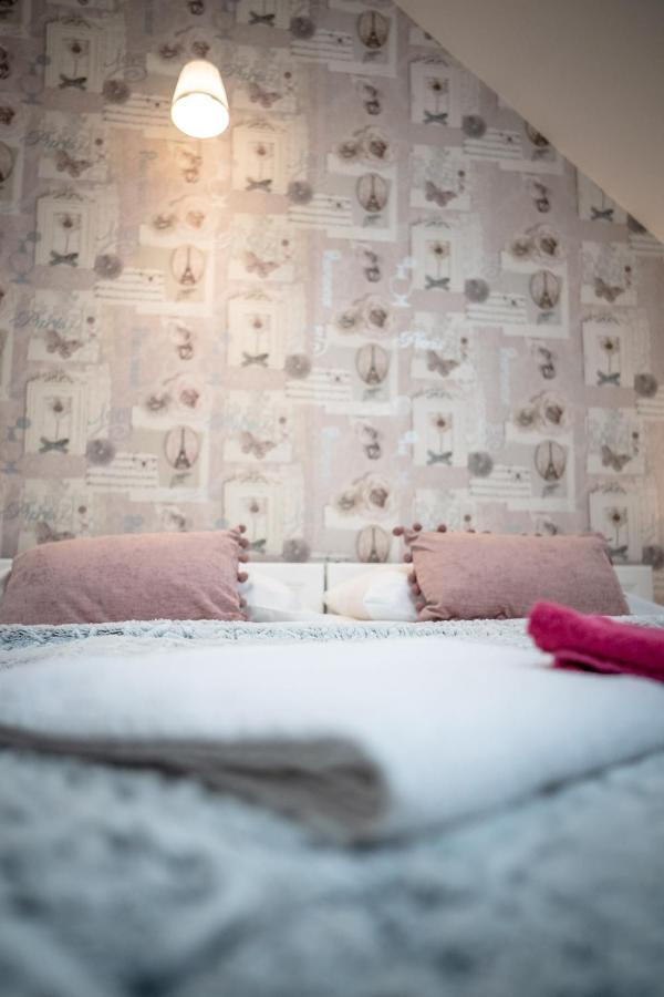 Hotel Gyula Panzio Extérieur photo