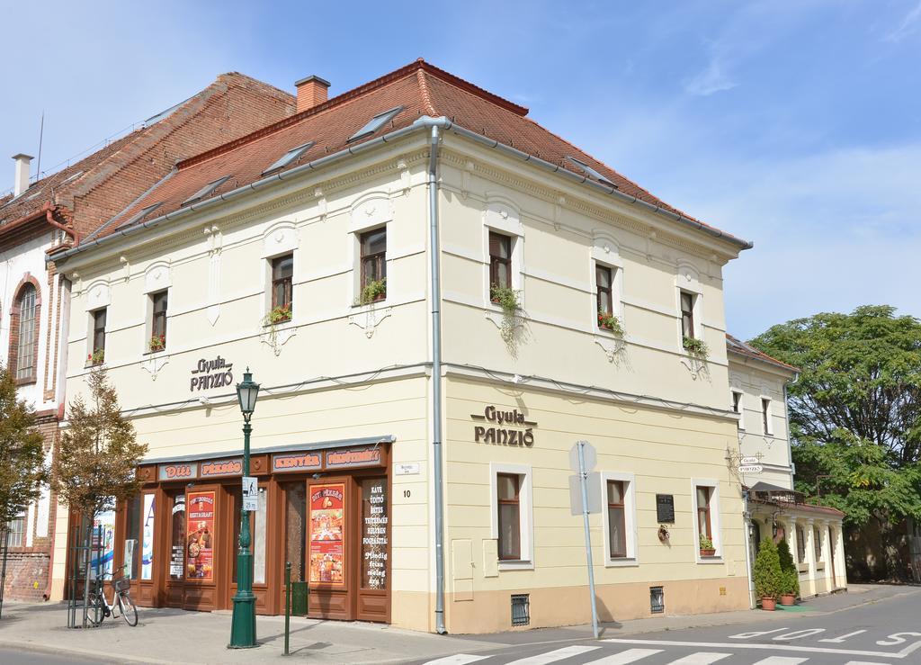 Hotel Gyula Panzio Extérieur photo