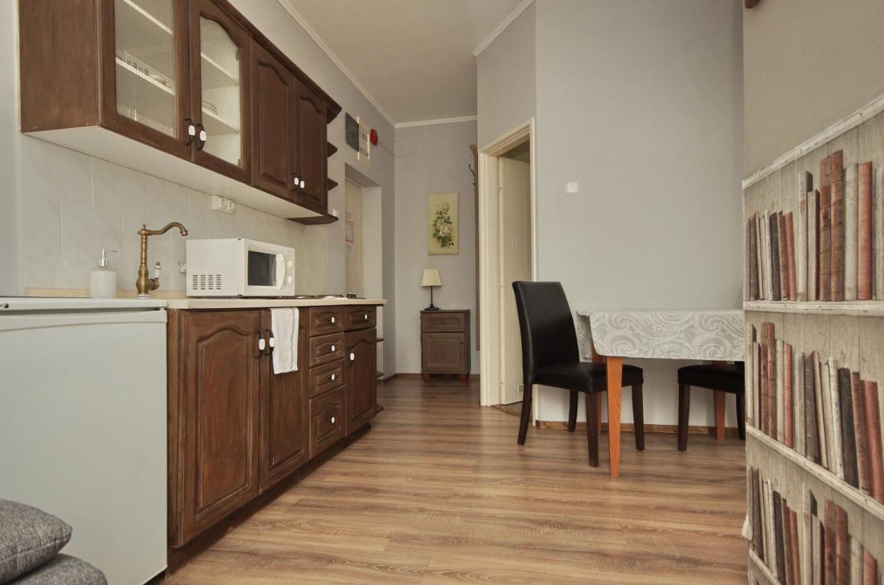 Hotel Gyula Panzio Extérieur photo