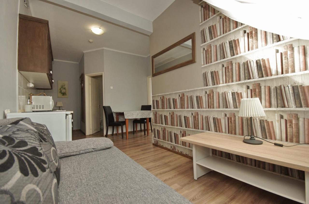 Hotel Gyula Panzio Extérieur photo