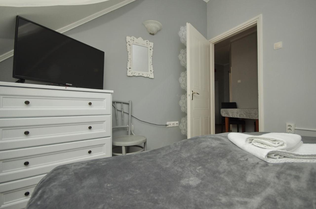 Hotel Gyula Panzio Extérieur photo