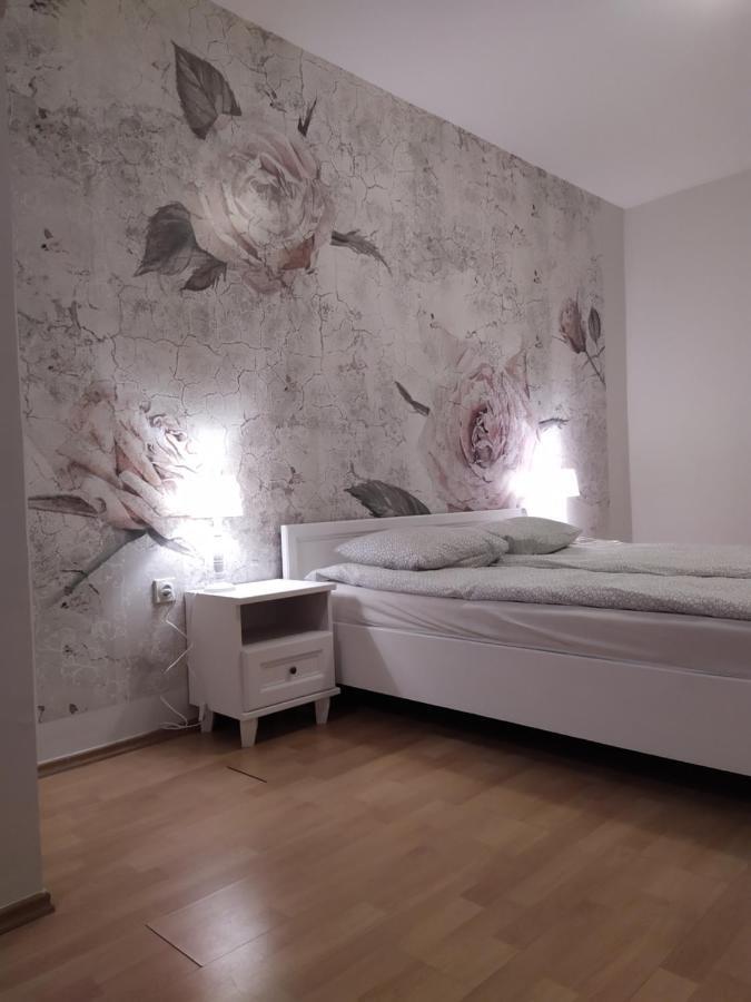 Hotel Gyula Panzio Extérieur photo