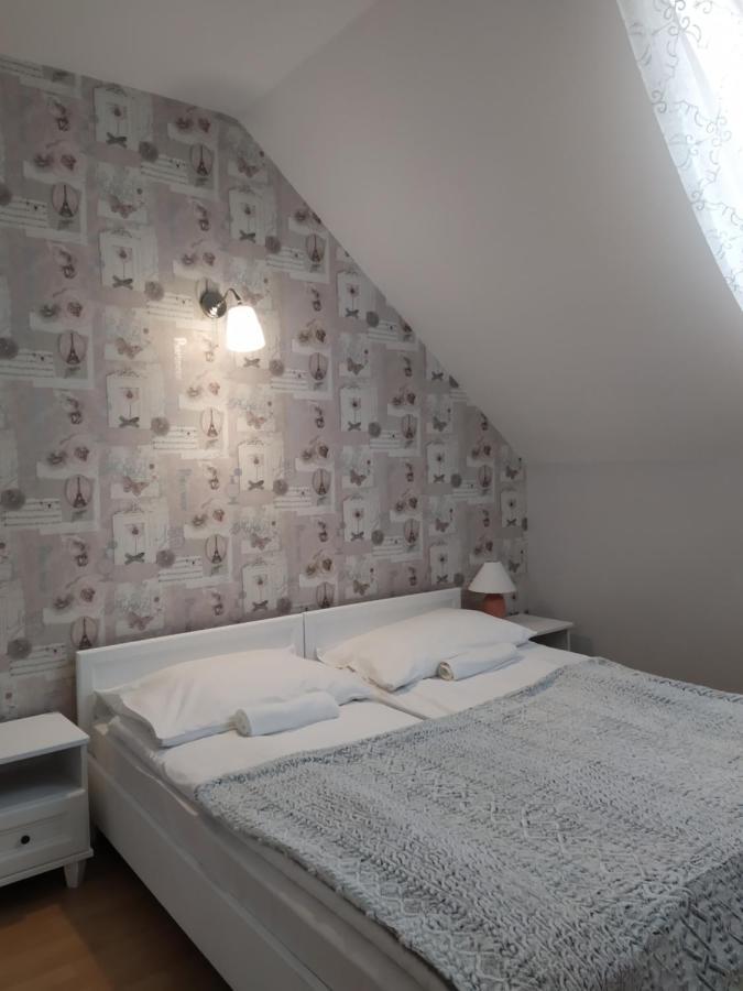 Hotel Gyula Panzio Extérieur photo