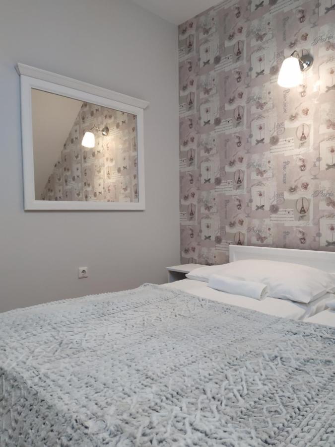Hotel Gyula Panzio Extérieur photo