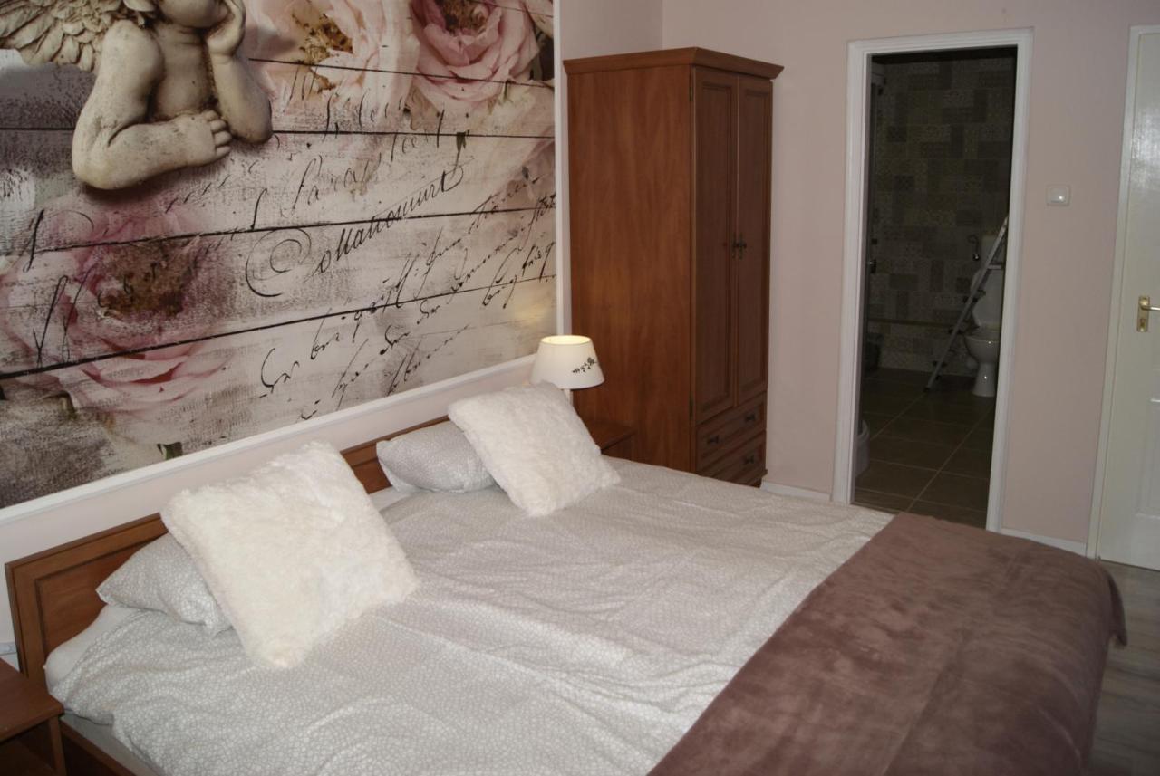 Hotel Gyula Panzio Extérieur photo