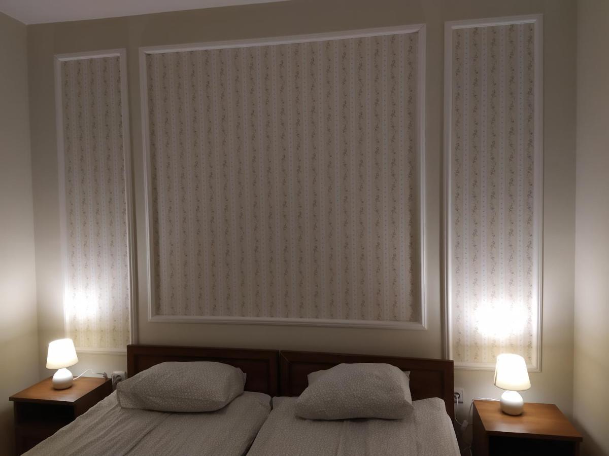 Hotel Gyula Panzio Extérieur photo
