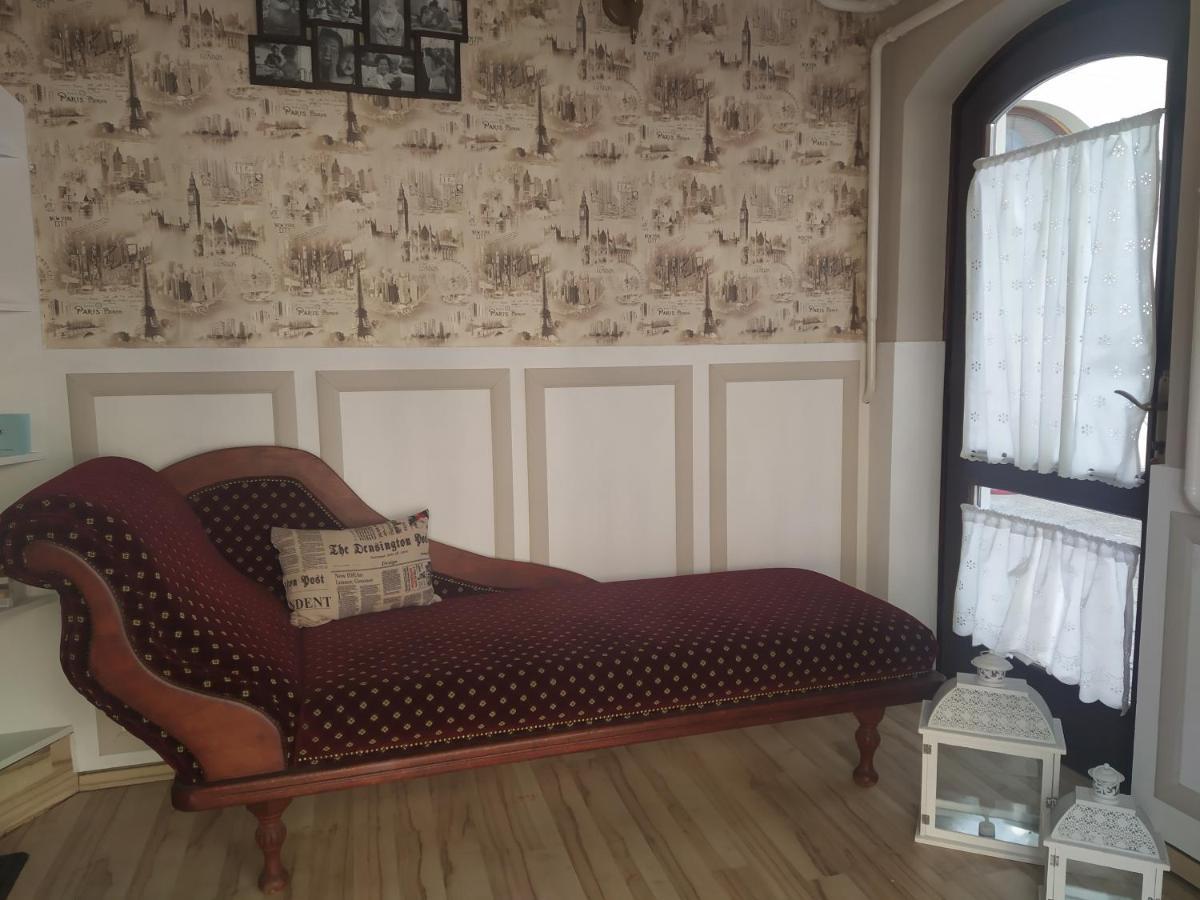 Hotel Gyula Panzio Extérieur photo
